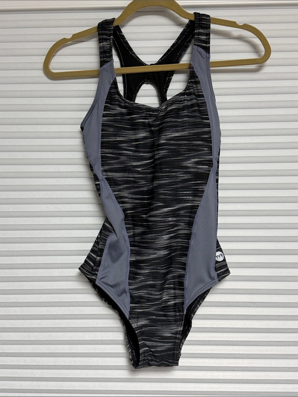 TYR Women’s Swimsuit - Size 8 - Picture 2 of 5